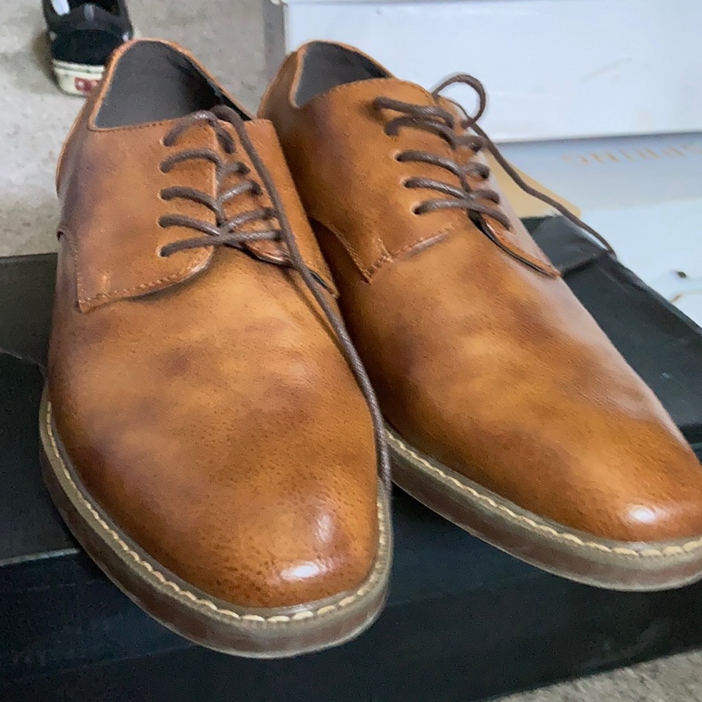 Size 7.5 van Heusen memory foam dress shoes